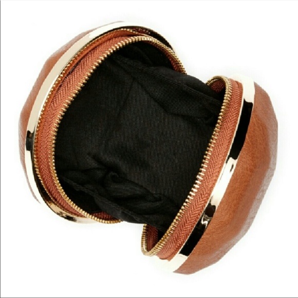 Eva Clutch - Picture 2 of 3